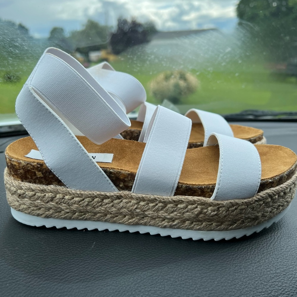 Women's white Steve Madden Kimmie sandals, Size 7